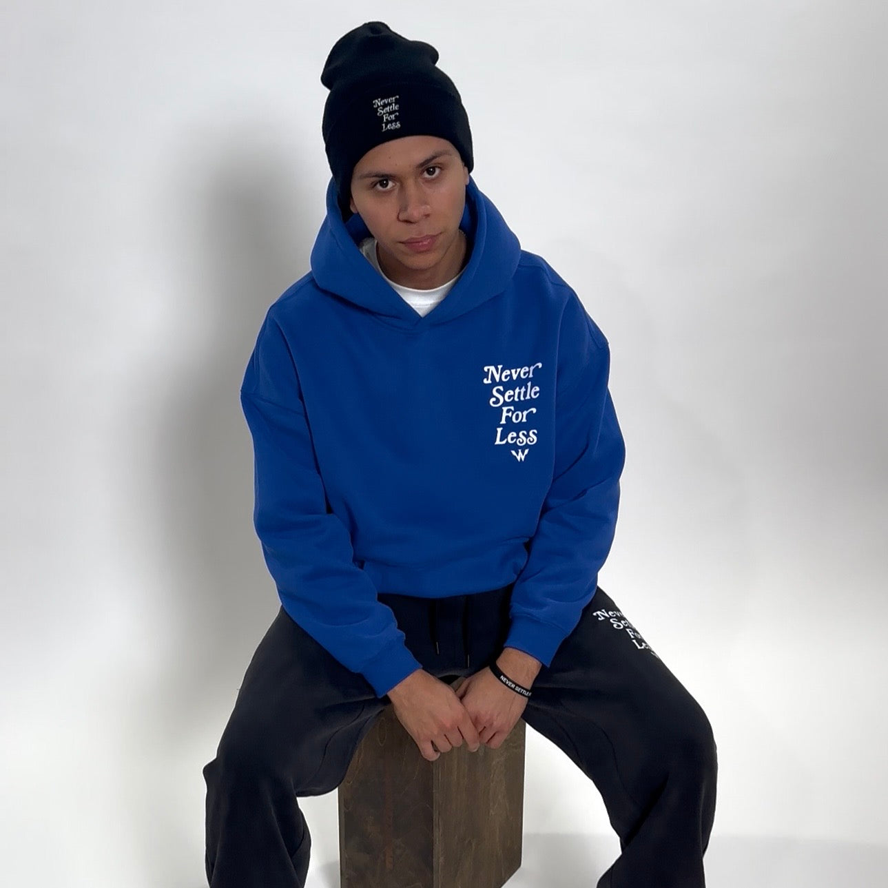 CLASSIC EMBROIDERED BEANIE IN NOIR