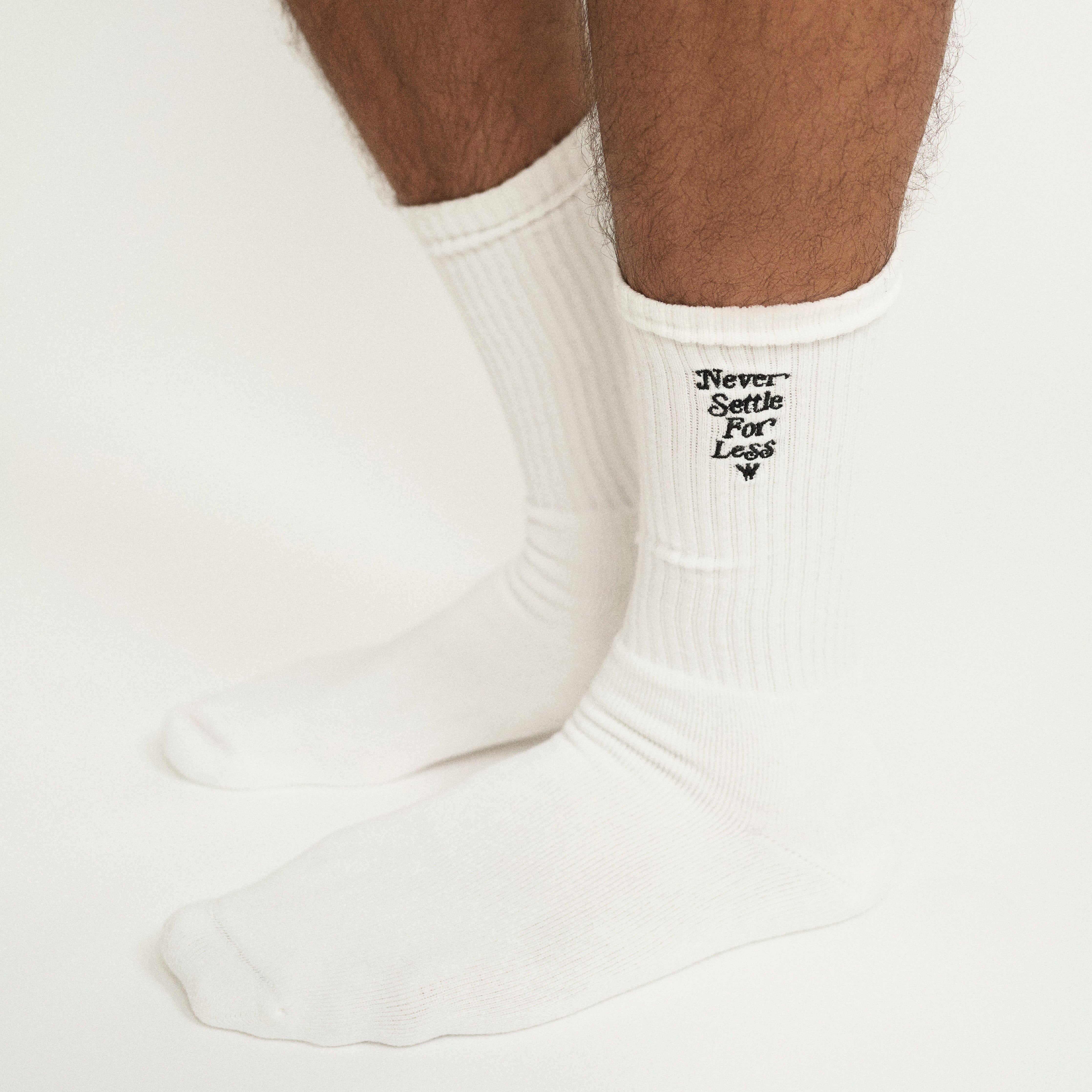 CLASSIC EMBROIDERED SOCK IN FROST